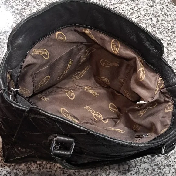 Ameri leather Black & White leather Handbag With Flowers And Diamonds - Picture 8 of 15